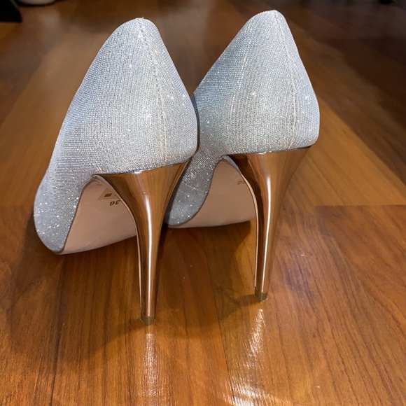 Cinderella Heels - Picture 2 of 5